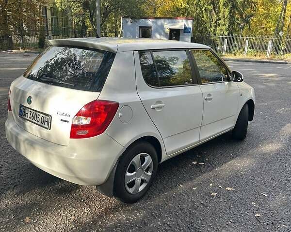 Білий Шкода Фабія, об'ємом двигуна 1.39 л та пробігом 283 тис. км за 4900 $, фото 5 на Automoto.ua