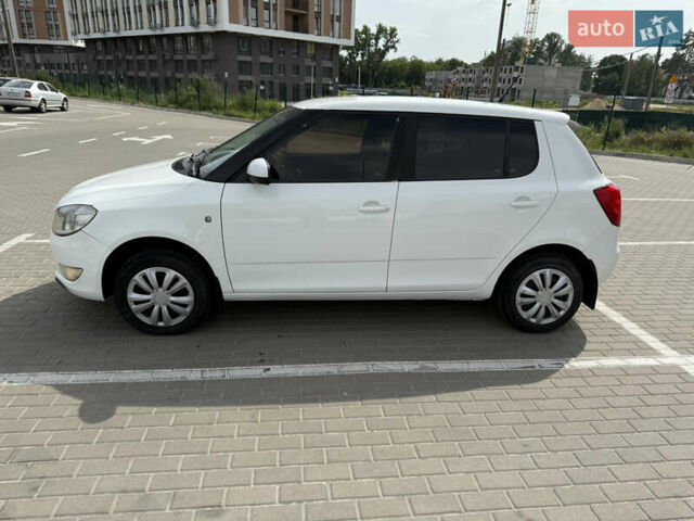 Белый Шкода Фабия, объемом двигателя 1.39 л и пробегом 319 тыс. км за 5250 $, фото 3 на Automoto.ua