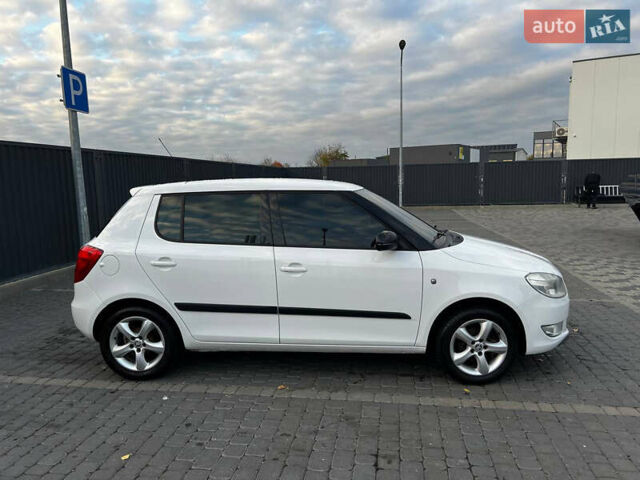 Білий Шкода Фабія, об'ємом двигуна 1.39 л та пробігом 240 тис. км за 6000 $, фото 2 на Automoto.ua