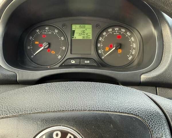 Белый Шкода Фабия, объемом двигателя 1.2 л и пробегом 224 тыс. км за 5200 $, фото 16 на Automoto.ua