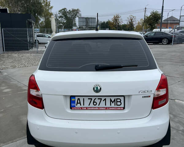 Белый Шкода Фабия, объемом двигателя 1.2 л и пробегом 182 тыс. км за 4300 $, фото 8 на Automoto.ua