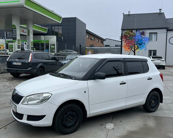Белый Шкода Фабия, объемом двигателя 1.2 л и пробегом 182 тыс. км за 4200 $, фото 2 на Automoto.ua