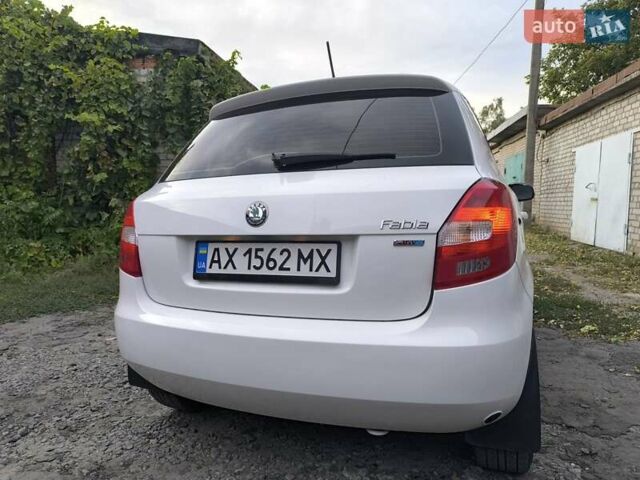 Белый Шкода Фабия, объемом двигателя 1.4 л и пробегом 113 тыс. км за 6400 $, фото 14 на Automoto.ua