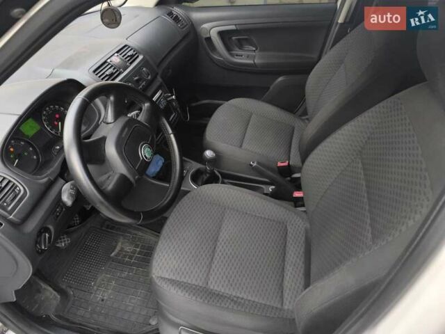 Белый Шкода Фабия, объемом двигателя 1.4 л и пробегом 113 тыс. км за 6400 $, фото 19 на Automoto.ua