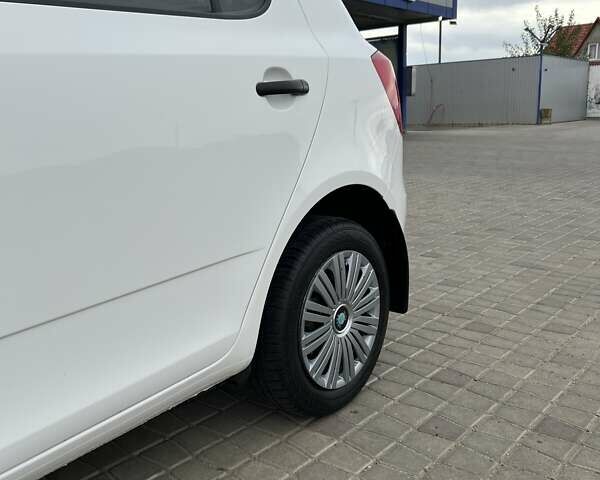 Білий Шкода Фабія, об'ємом двигуна 1.2 л та пробігом 150 тис. км за 6700 $, фото 7 на Automoto.ua