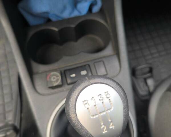 Белый Шкода Фабия, объемом двигателя 1.4 л и пробегом 113 тыс. км за 6400 $, фото 18 на Automoto.ua