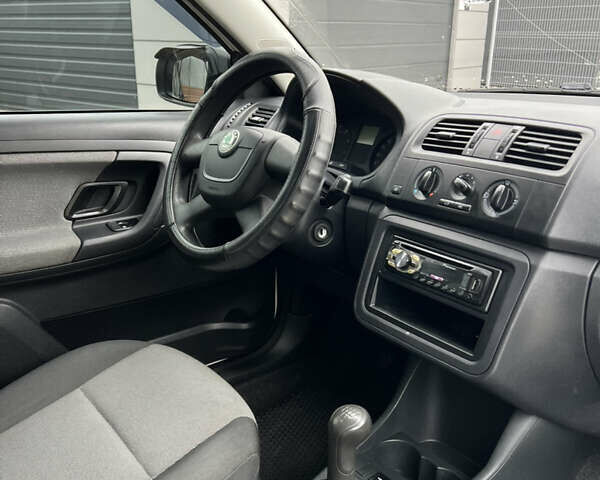 Белый Шкода Фабия, объемом двигателя 1.2 л и пробегом 182 тыс. км за 4200 $, фото 15 на Automoto.ua