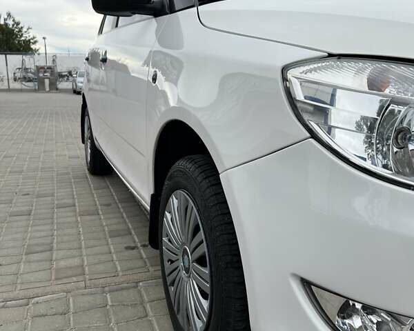 Білий Шкода Фабія, об'ємом двигуна 1.2 л та пробігом 150 тис. км за 6700 $, фото 4 на Automoto.ua