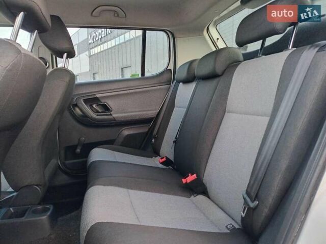 Белый Шкода Фабия, объемом двигателя 1.6 л и пробегом 264 тыс. км за 4540 $, фото 18 на Automoto.ua
