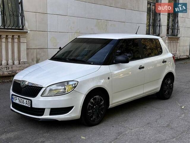 Шкода Фабия 2012 в Запорожье на Automoto.ua Белый Шкода Фабия, объемом двигателя 1.2 л и пробегом 256 тыс. км за 5200 $, фото 1 на Automoto.ua
