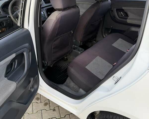 Белый Шкода Фабия, объемом двигателя 1.2 л и пробегом 224 тыс. км за 5200 $, фото 18 на Automoto.ua