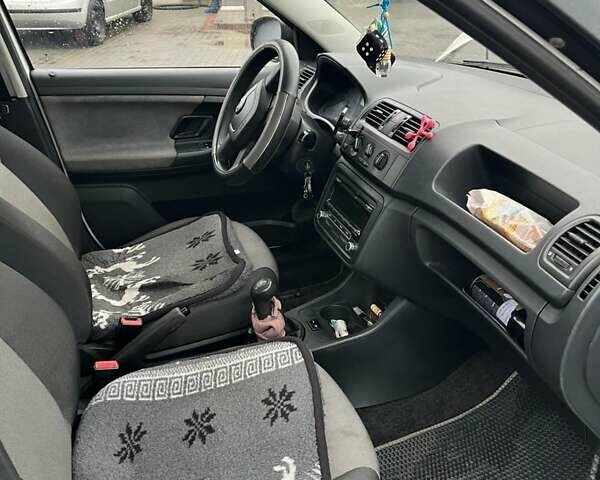 Белый Шкода Фабия, объемом двигателя 1.2 л и пробегом 184 тыс. км за 4700 $, фото 4 на Automoto.ua