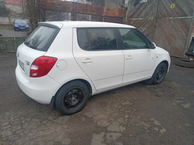 Белый Шкода Фабия, объемом двигателя 0 л и пробегом 250 тыс. км за 3700 $, фото 3 на Automoto.ua