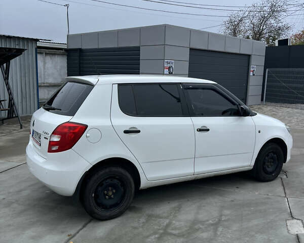 Белый Шкода Фабия, объемом двигателя 1.2 л и пробегом 182 тыс. км за 4200 $, фото 6 на Automoto.ua