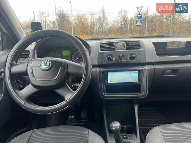 Белый Шкода Фабия, объемом двигателя 1.2 л и пробегом 70 тыс. км за 7000 $, фото 8 на Automoto.ua