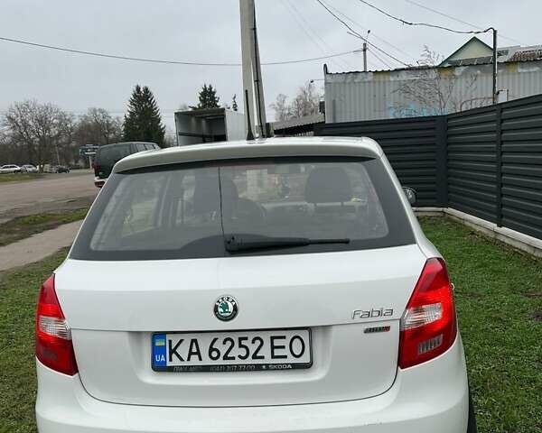 Белый Шкода Фабия, объемом двигателя 1.2 л и пробегом 184 тыс. км за 4700 $, фото 5 на Automoto.ua