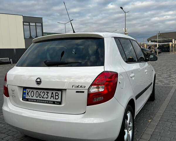 Білий Шкода Фабія, об'ємом двигуна 1.39 л та пробігом 240 тис. км за 6000 $, фото 4 на Automoto.ua