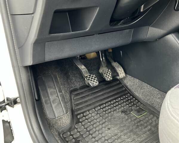 Білий Шкода Фабія, об'ємом двигуна 1.2 л та пробігом 150 тис. км за 6700 $, фото 37 на Automoto.ua