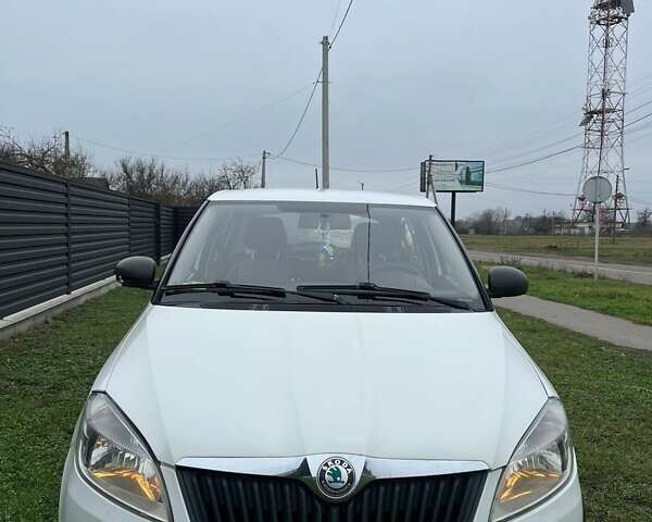 Белый Шкода Фабия, объемом двигателя 1.2 л и пробегом 184 тыс. км за 4700 $, фото 7 на Automoto.ua