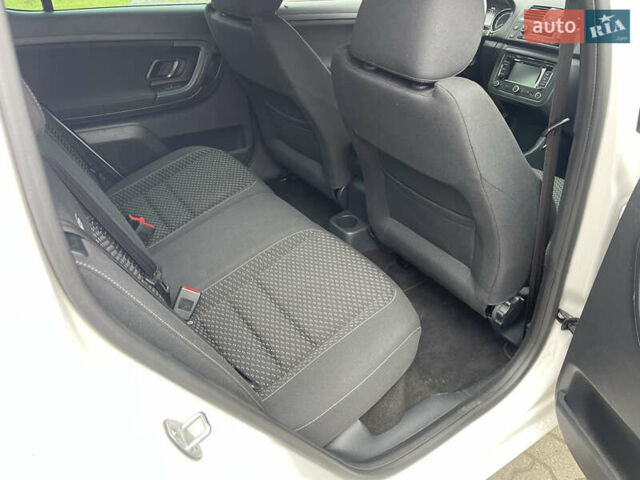 Белый Шкода Фабия, объемом двигателя 1.4 л и пробегом 163 тыс. км за 10300 $, фото 17 на Automoto.ua