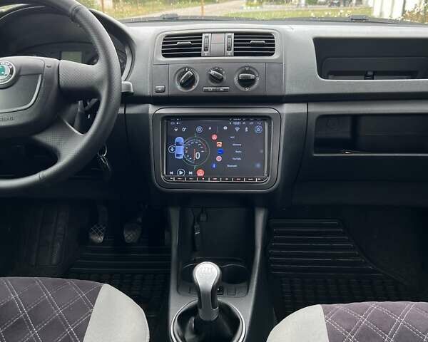 Білий Шкода Фабія, об'ємом двигуна 1.2 л та пробігом 150 тис. км за 6700 $, фото 24 на Automoto.ua