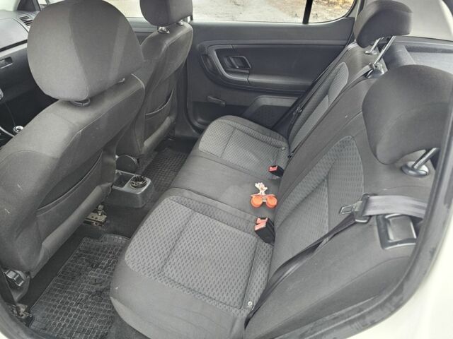 Білий Шкода Фабія, об'ємом двигуна 1.4 л та пробігом 256 тис. км за 3200 $, фото 9 на Automoto.ua