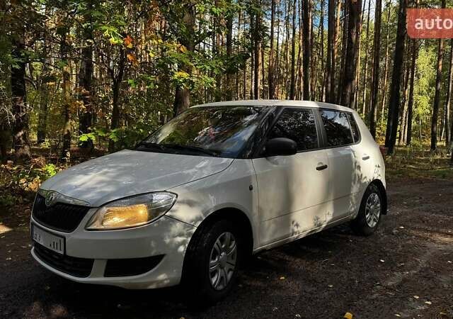 Білий Шкода Фабія, об'ємом двигуна 1.6 л та пробігом 255 тис. км за 4400 $, фото 2 на Automoto.ua