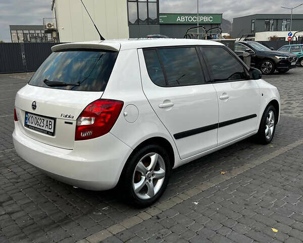 Білий Шкода Фабія, об'ємом двигуна 1.39 л та пробігом 240 тис. км за 6000 $, фото 3 на Automoto.ua