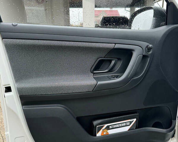 Білий Шкода Фабія, об'ємом двигуна 1.2 л та пробігом 305 тис. км за 4100 $, фото 12 на Automoto.ua