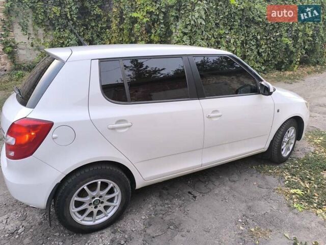 Белый Шкода Фабия, объемом двигателя 1.4 л и пробегом 113 тыс. км за 6400 $, фото 16 на Automoto.ua