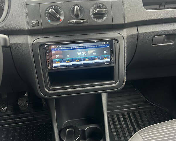 Белый Шкода Фабия, объемом двигателя 1.2 л и пробегом 70 тыс. км за 7000 $, фото 12 на Automoto.ua