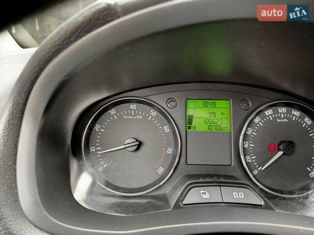 Белый Шкода Фабия, объемом двигателя 1.39 л и пробегом 126 тыс. км за 5998 $, фото 14 на Automoto.ua