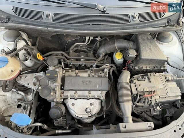 Белый Шкода Фабия, объемом двигателя 1.2 л и пробегом 224 тыс. км за 5200 $, фото 12 на Automoto.ua