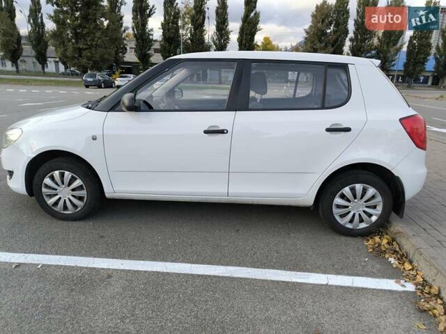 Белый Шкода Фабия, объемом двигателя 1.39 л и пробегом 117 тыс. км за 5800 $, фото 5 на Automoto.ua