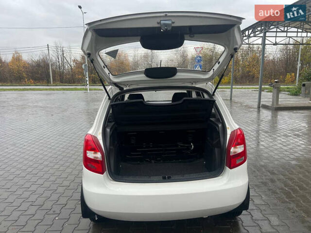 Белый Шкода Фабия, объемом двигателя 1.2 л и пробегом 70 тыс. км за 7000 $, фото 16 на Automoto.ua