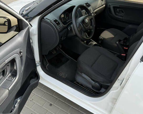Белый Шкода Фабия, объемом двигателя 1.39 л и пробегом 319 тыс. км за 5250 $, фото 14 на Automoto.ua