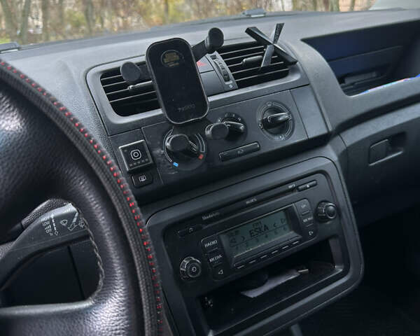 Белый Шкода Фабия, объемом двигателя 1.39 л и пробегом 257 тыс. км за 4600 $, фото 4 на Automoto.ua