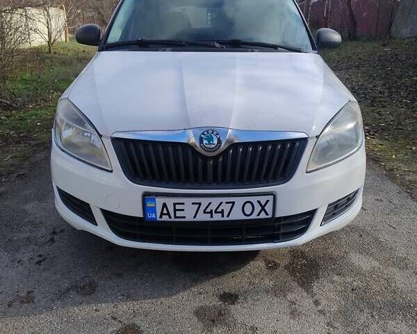 Белый Шкода Фабия, объемом двигателя 1.39 л и пробегом 316 тыс. км за 5200 $, фото 5 на Automoto.ua