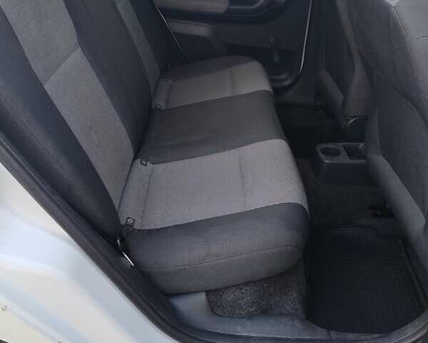 Белый Шкода Фабия, объемом двигателя 1.39 л и пробегом 316 тыс. км за 5200 $, фото 7 на Automoto.ua