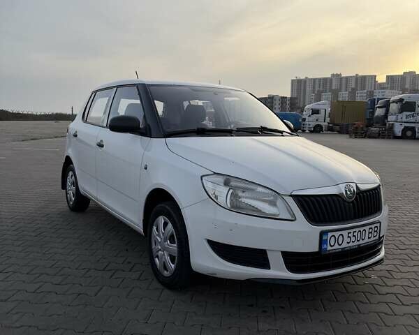 Белый Шкода Фабия, объемом двигателя 1.2 л и пробегом 224 тыс. км за 4500 $, фото 9 на Automoto.ua