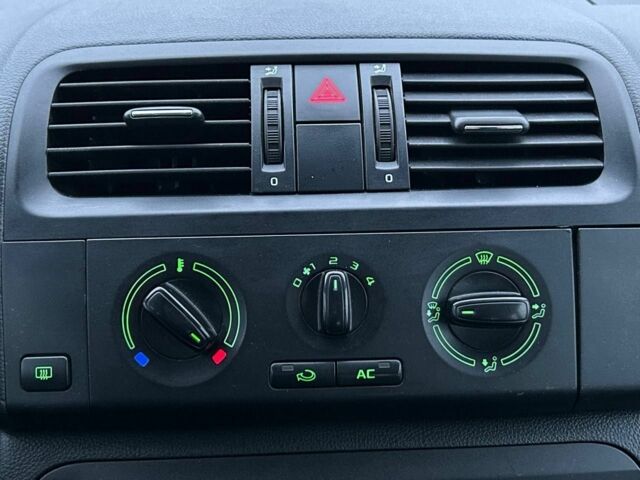 Білий Шкода Фабія, об'ємом двигуна 1.4 л та пробігом 280 тис. км за 5400 $, фото 10 на Automoto.ua