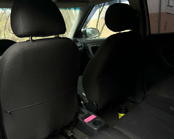 Белый Шкода Фабия, объемом двигателя 1.39 л и пробегом 257 тыс. км за 4600 $, фото 6 на Automoto.ua