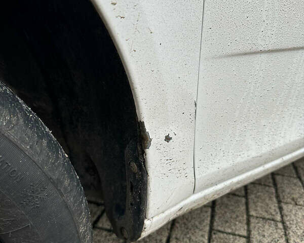 Білий Шкода Фабія, об'ємом двигуна 1.2 л та пробігом 305 тис. км за 4100 $, фото 7 на Automoto.ua