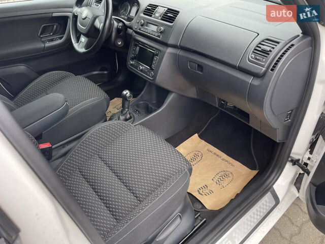 Белый Шкода Фабия, объемом двигателя 1.4 л и пробегом 163 тыс. км за 10300 $, фото 15 на Automoto.ua