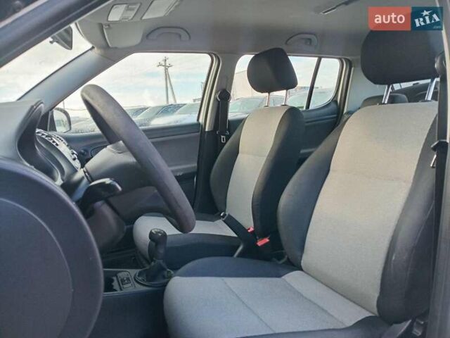 Белый Шкода Фабия, объемом двигателя 1.6 л и пробегом 264 тыс. км за 4540 $, фото 21 на Automoto.ua