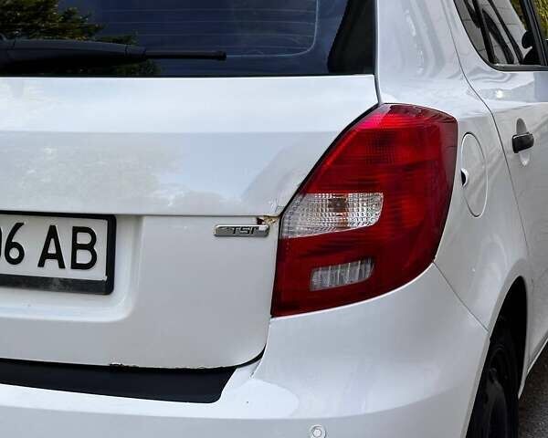 Шкода Фабия 2012 в Запорожье на Automoto.ua Белый Шкода Фабия, объемом двигателя 1.2 л и пробегом 256 тыс. км за 5200 $, фото 6 на Automoto.ua