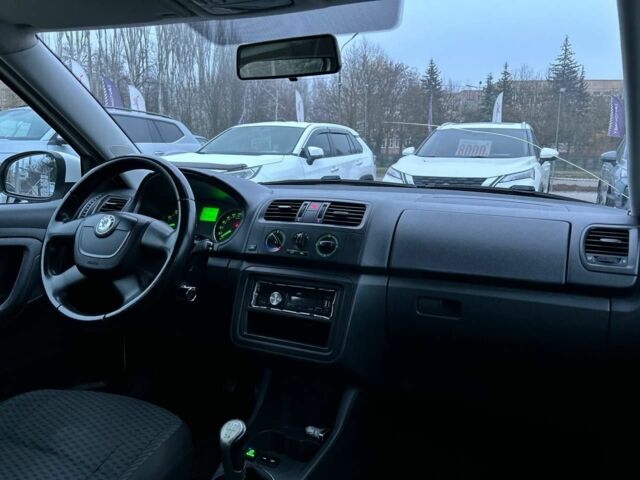 Білий Шкода Фабія, об'ємом двигуна 1.4 л та пробігом 280 тис. км за 5400 $, фото 17 на Automoto.ua