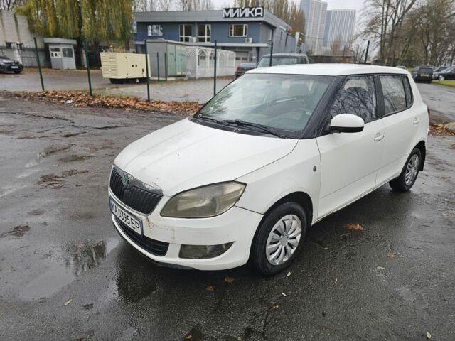 Білий Шкода Фабія, об'ємом двигуна 1.4 л та пробігом 256 тис. км за 3200 $, фото 6 на Automoto.ua