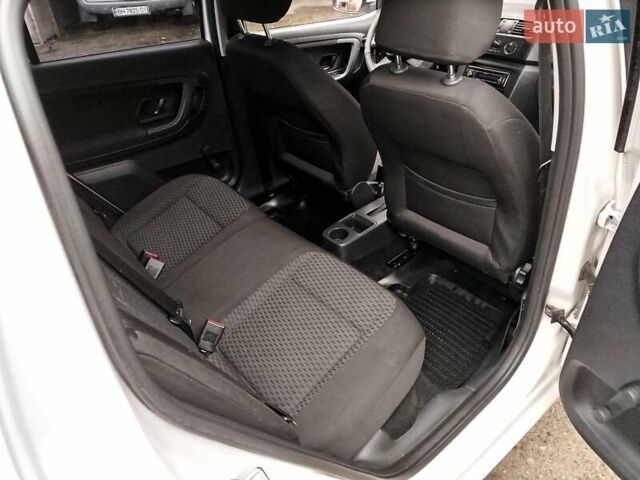 Белый Шкода Фабия, объемом двигателя 1.39 л и пробегом 126 тыс. км за 5998 $, фото 11 на Automoto.ua