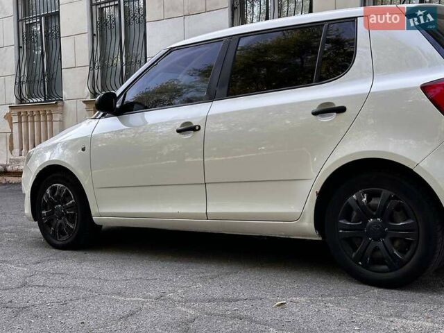 Шкода Фабия 2012 в Запорожье на Automoto.ua Белый Шкода Фабия, объемом двигателя 1.2 л и пробегом 256 тыс. км за 5200 $, фото 3 на Automoto.ua